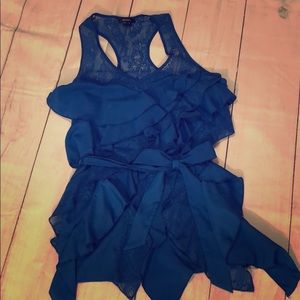 SUPER FLATTERING!!! Blue ruffled asymmetrical tank